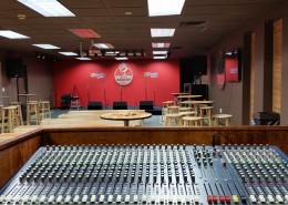 21_Signs_Corporate_Branding_Direct_Garage_With_From_Console-Stage_View